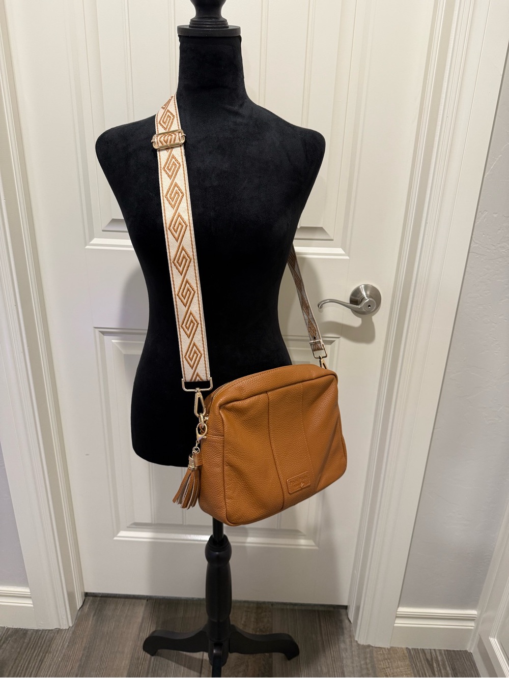 Pom Pom London City Plus Bag – Chestnut Leather Crossbody - Picture 3 of 9